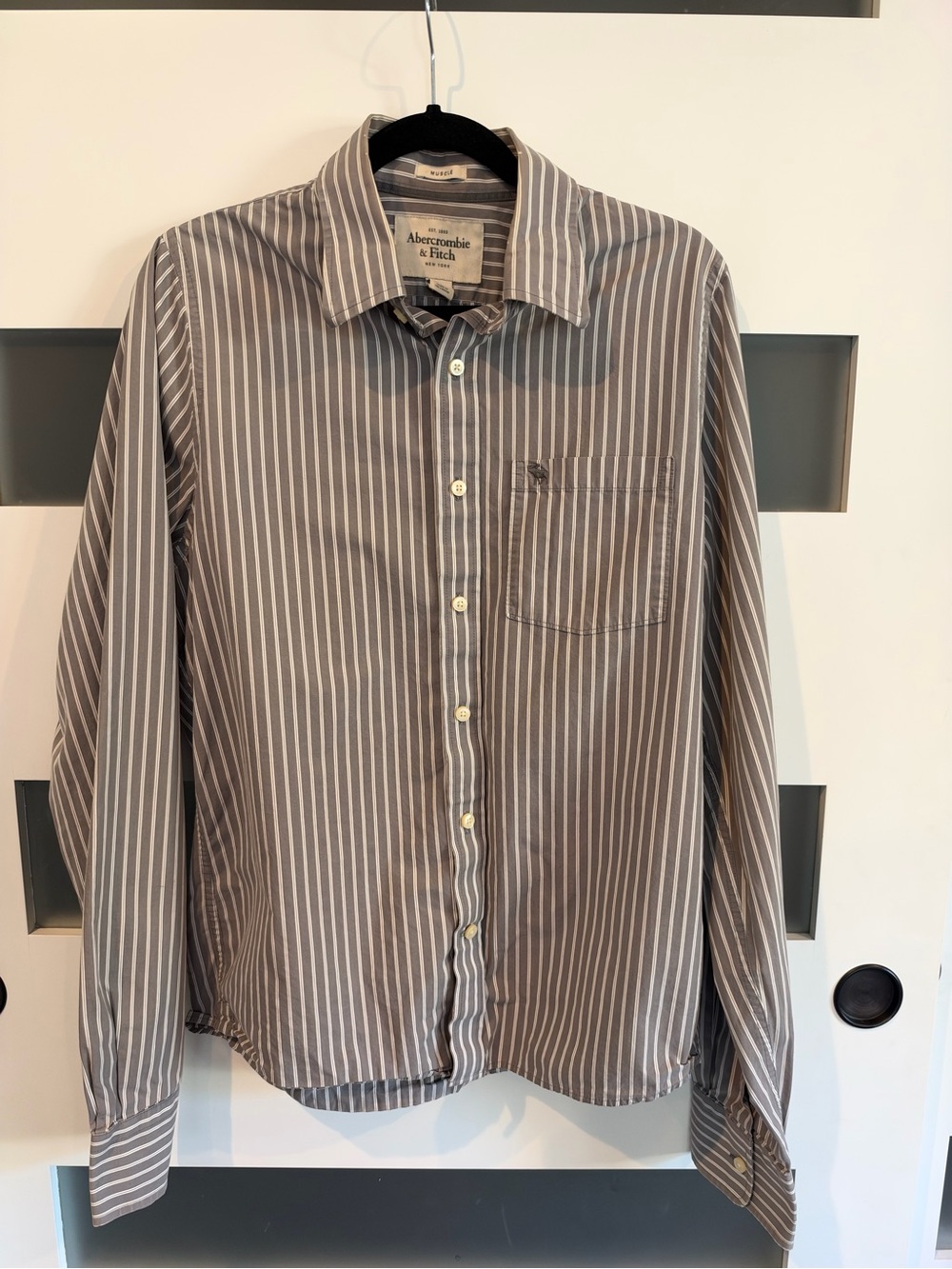 VTG Abercrombie & Fitch Y2K Gray and White Striped Button Down Muscle Fit XL